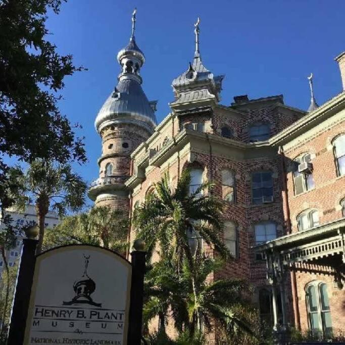 Lodging Near The Sun Tampa Exterior foto